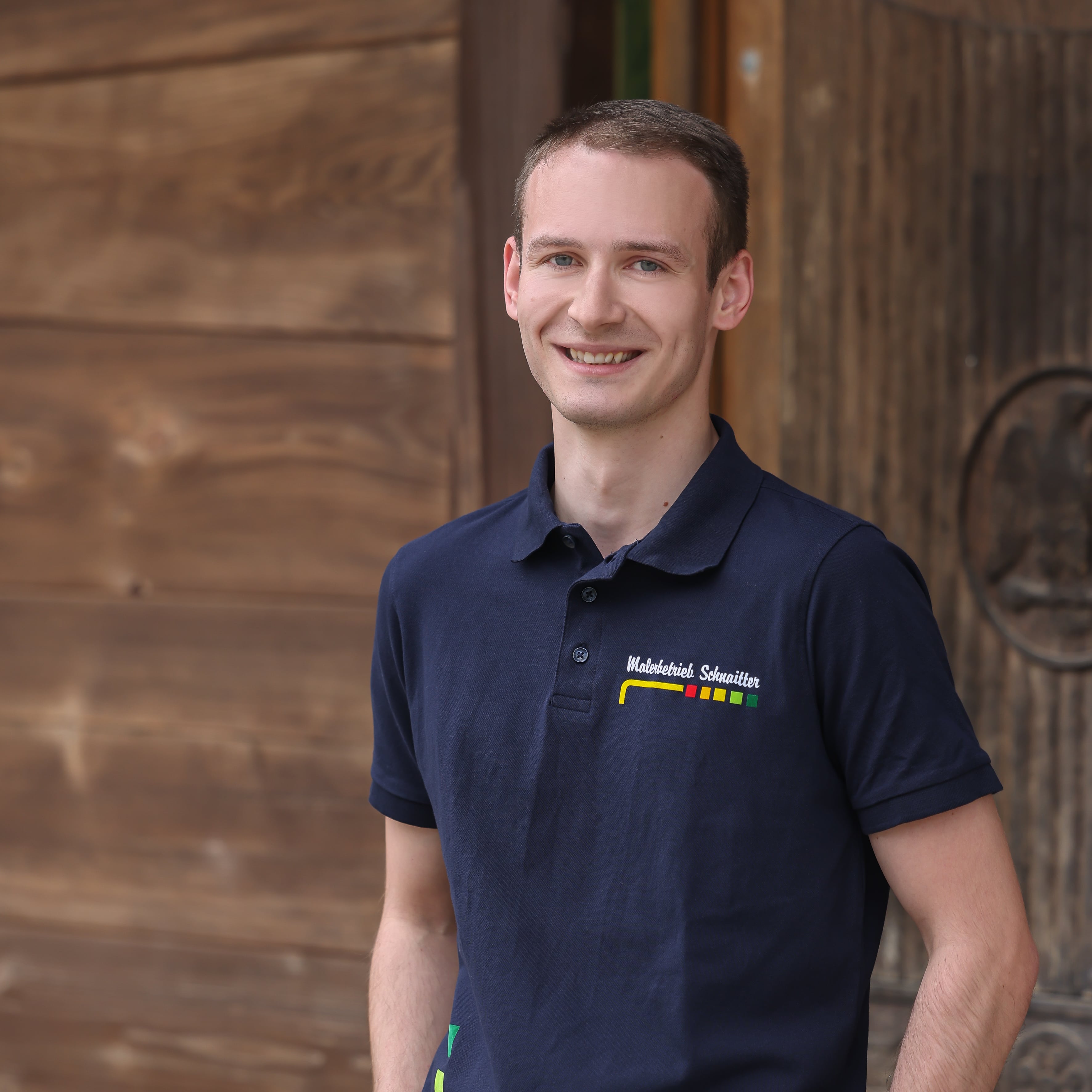 k_malerbetrieb_schnaitter_zell_mitarbeiter_team_portrait_lukas_maler_und_lackierer_buero.jpg